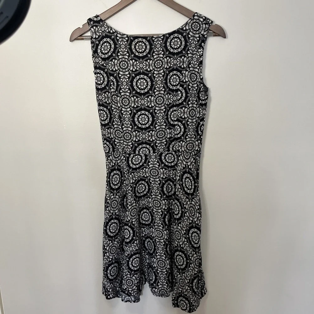 Abercrombie Fitch Sleeveless Skater Dress Black White Fit‎ Flare Sz Medium - Picture 6 of 6